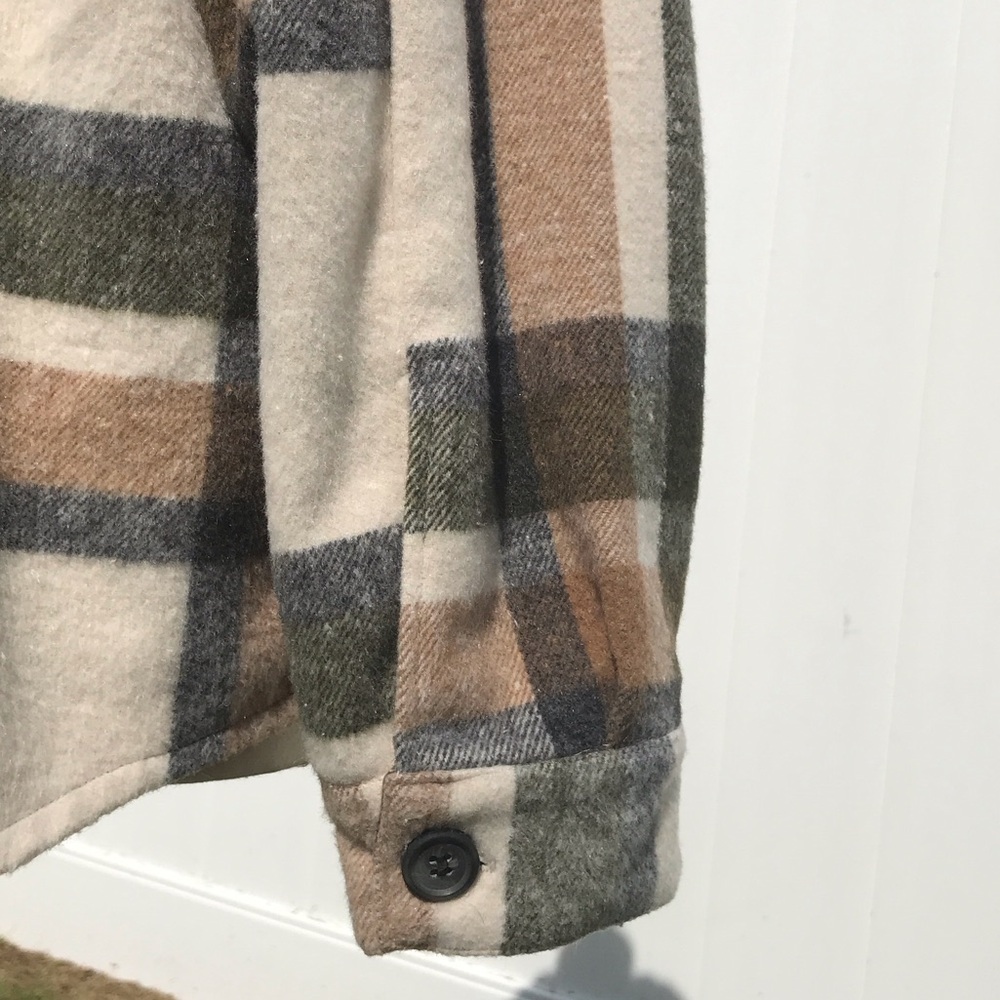 Altar'd State Large Gray Taupe Cream Plaid Shirt Jacket Size Medium - Picture 8 of 16